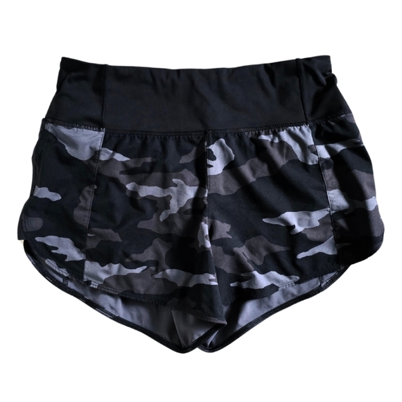 ATHLETA Running Free Printed Short 3.5” Women’s Small Black Gray Camouflage - Picture 1 of 4